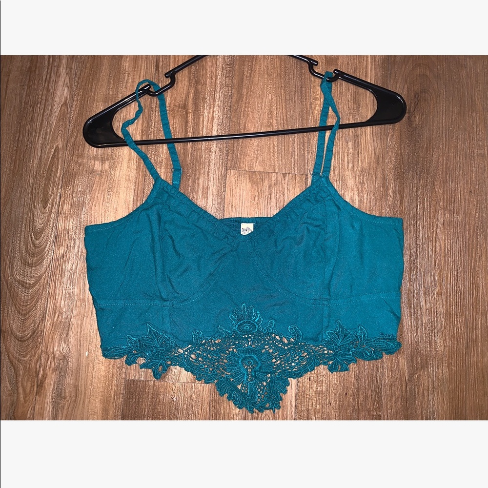 Cropped tank top with crochet